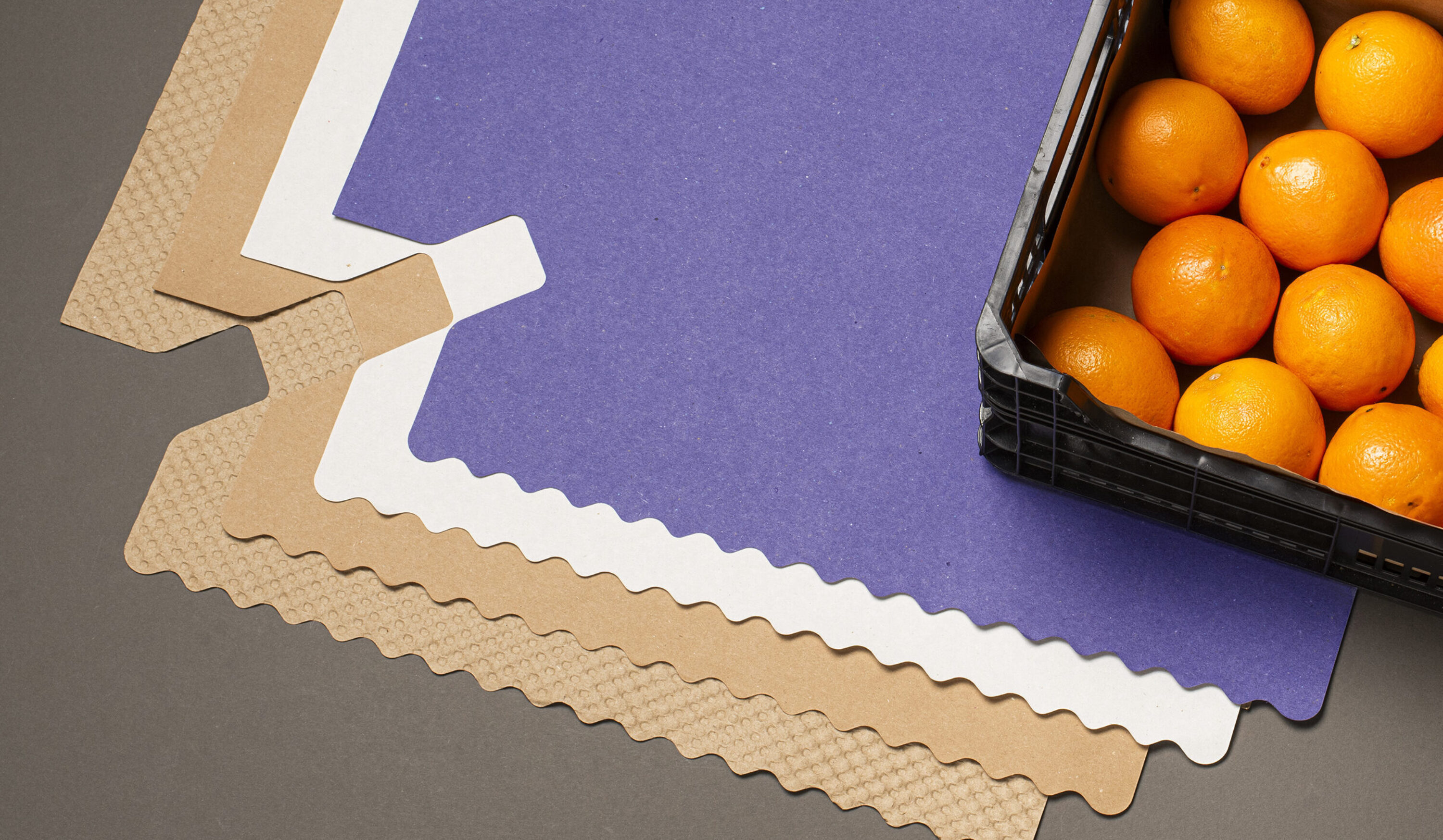 Embalatge de paper ecològic dissenyat per a camises.